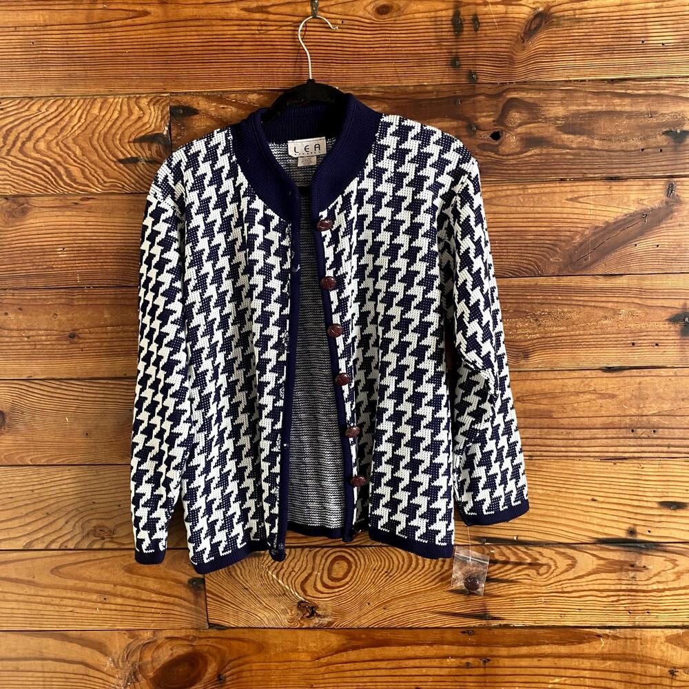 LEA Apparel Micane V-neck cardigan sweater lady jacket size medium